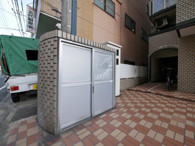 【エントランス】 | ウエストコート黒門 | 落ち着いたエントランスです