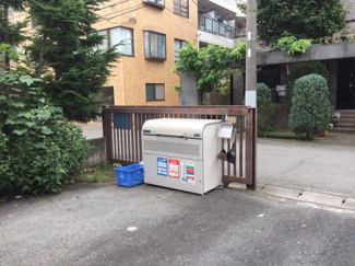 【エントランス】 | 敷地内ごみ置き場でごみ出しもらくらく～♪忙しい社会人さんや主婦さんにもうってつけ！