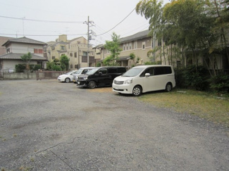 【駐車場】 | いつでも目の届く敷地内に駐車場があります♪荷物がかさばりがちなお買物にも、車があると便利ですよね☆
