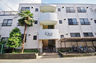 【外観】 | JR南武線「宿河原」駅徒歩8分！「登戸」駅も徒歩11分の好立地！通勤・通学にも便利♪3階建てのマンションです☆