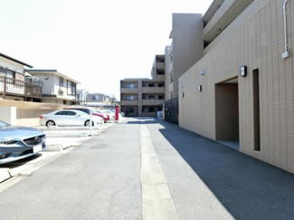 【駐車場】