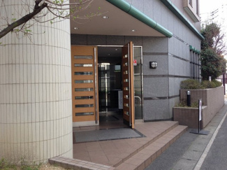 【エントランス】 | 東急田園都市線「梶が谷」駅バス7分「上野川」バス停徒歩2分！