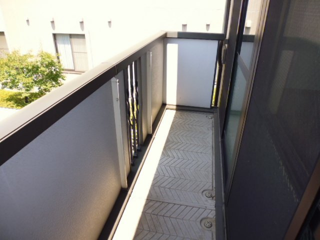 倉敷市神田２丁目のアパートのバルコニー