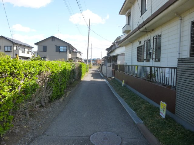 鴻巣市鎌塚３丁目　売地の前面道路含む現地写真|前面道路含む現地写真です