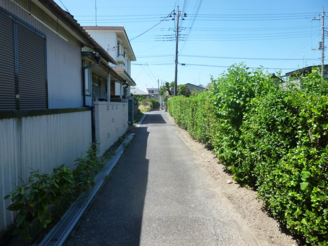 鴻巣市鎌塚３丁目　売地の前面道路含む現地写真|前面道路逆向きからの撮影です