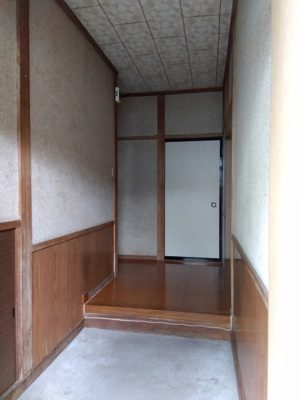 【玄関】 | 長地小萩3丁目貸家（2）