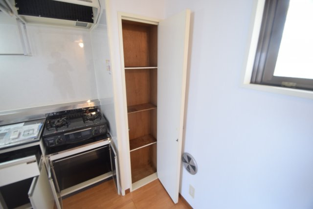 メゾン７カトーの収納|キッチン横収納