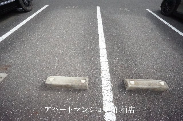 ラフォーレ上ノ台Ｃの駐車場