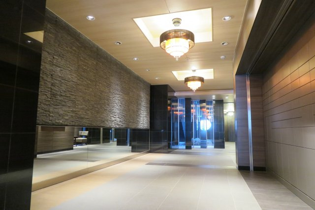 CONOE本町通のロビー
