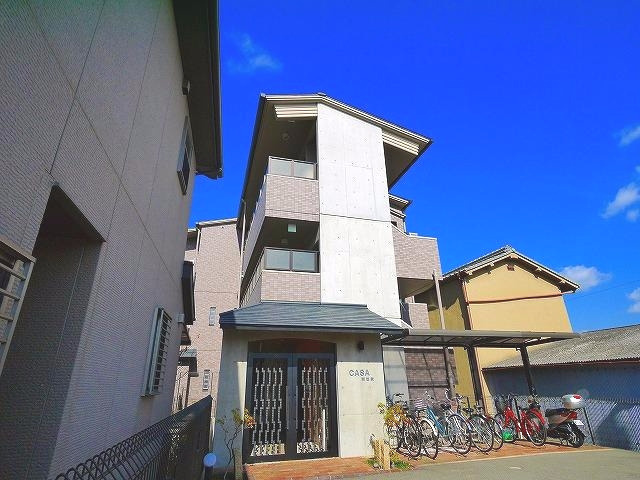 カーサ・新在家マンションの外観|落ち着いた雰囲気の外観です