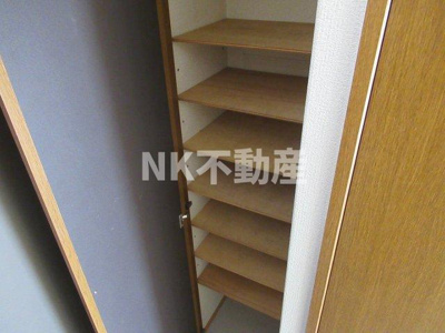 【玄関】 | ビクトワール小阪（八戸ノ里賃貸） | シューズボックスです