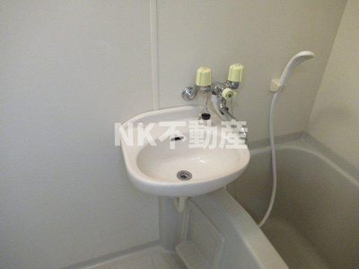 【洗面所】 | ビクトワール小阪（八戸ノ里賃貸） | 忙しい朝には欠かせない洗面です