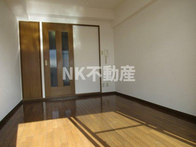 【居間・リビング】 | ビクトワール小阪（八戸ノ里賃貸） | 明るいお部屋です