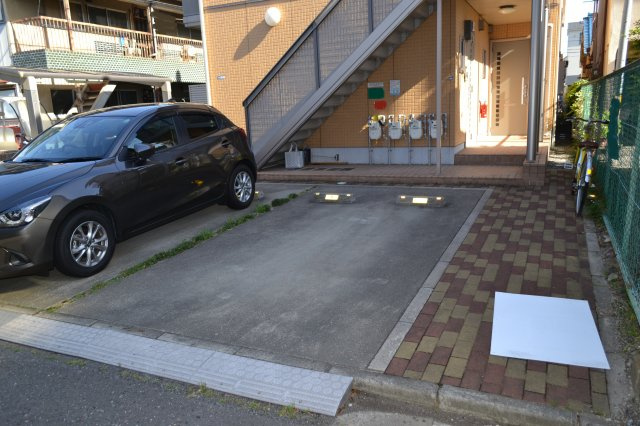 クレメンテカミダＢの駐車場|敷地内駐車場