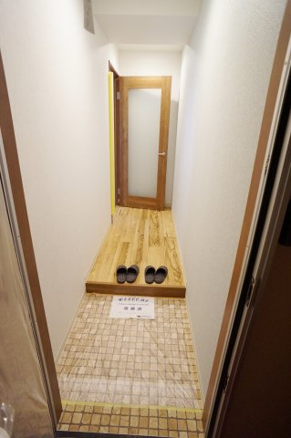 吉村ビルの玄関