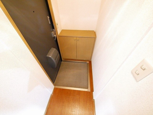 セラビ梅美台Bの玄関