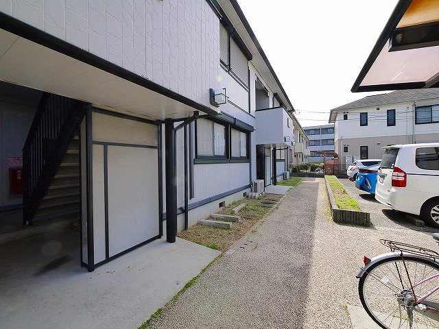 セラビ梅美台Bのエントランス