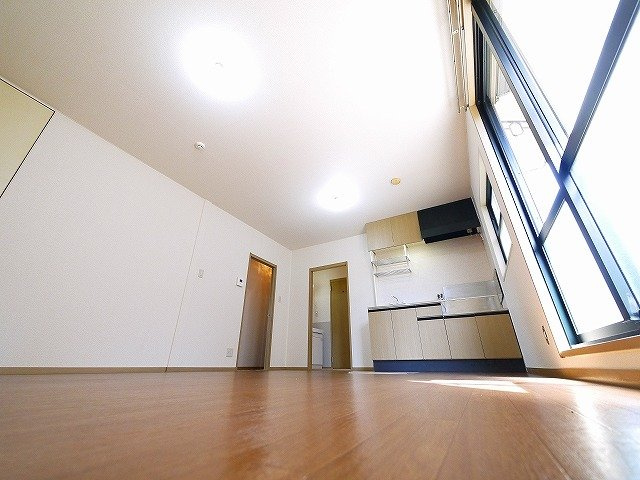 セラビ梅美台Bの居間・リビング