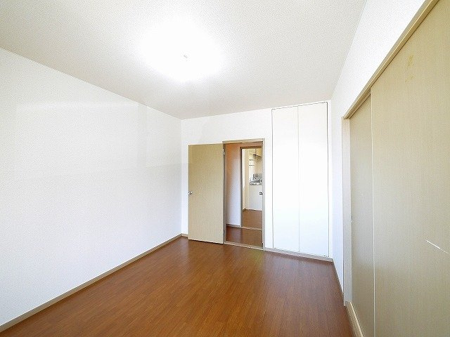 セラビ梅美台Bの洋室