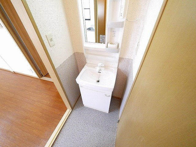 セラビ梅美台Bの洗面所