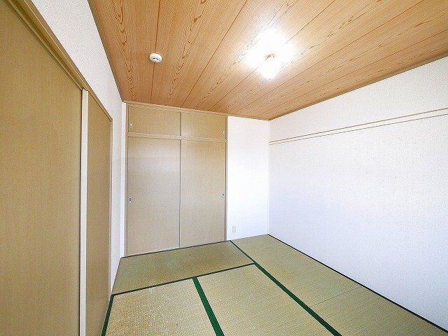 セラビ梅美台Bの和室