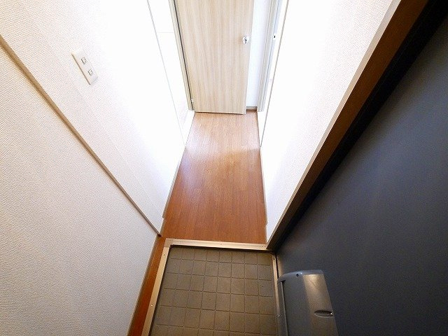 セラビ梅美台Bの玄関