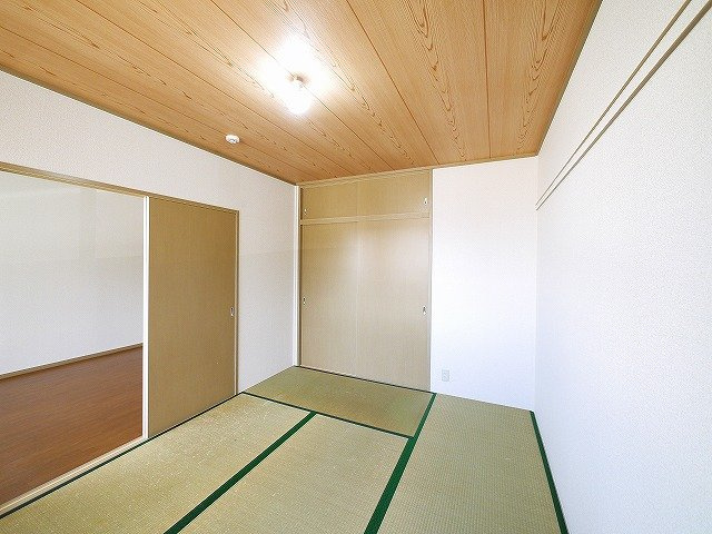 セラビ梅美台Bの寝室