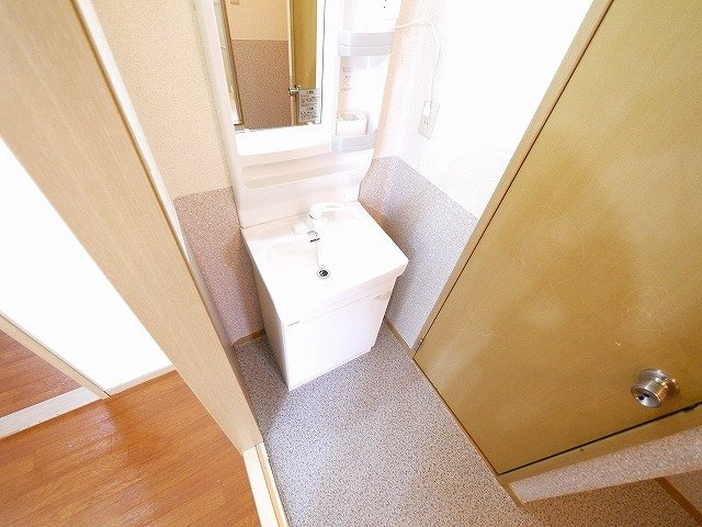 セラビ梅美台Bの洗面所