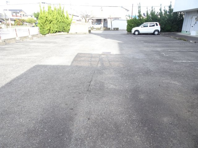 コーポラスシェトアの駐車場