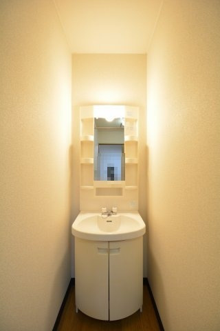 【洗面所】 | コーポエム | スペースが確保できる洗面所です