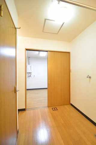 【洗面所】 | コーポエム | 洗濯機置き場