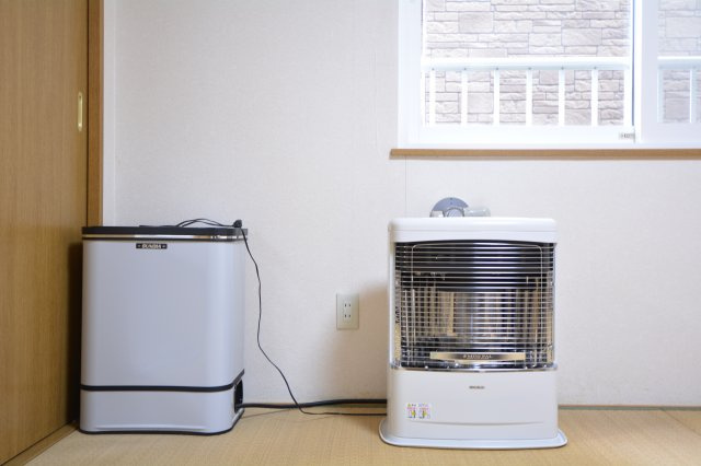 【設備】 | コーポエム | FF式ストーブ 室内タンク