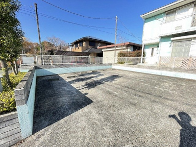 【駐車場】 | トゥインクルせせらぎB | いつでも目の届く敷地内に駐車場があります♪お車をお持ちのファミリーさんにオススメです☆