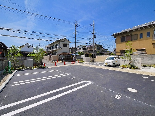 シャーメゾン西の京の駐車場|駐車場があります