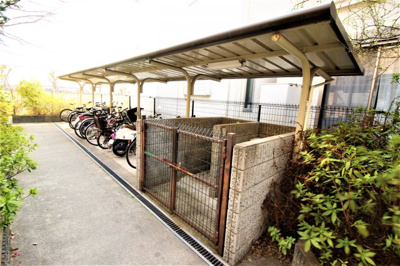 【その他共用部分】 | セジュール八尾南 | 屋根付き駐輪場