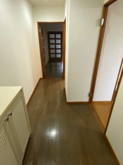 【玄関】 | グランフェル八尾 | 収納もある玄関です