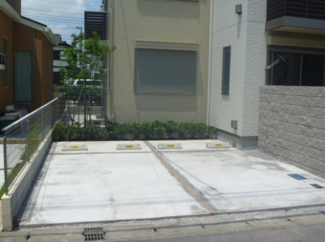 璃宮館の駐車場