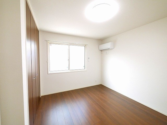 セゾン デ スリジェールの寝室|落ち着いて過ごせるお部屋なので、寝室にいかがでしょうか