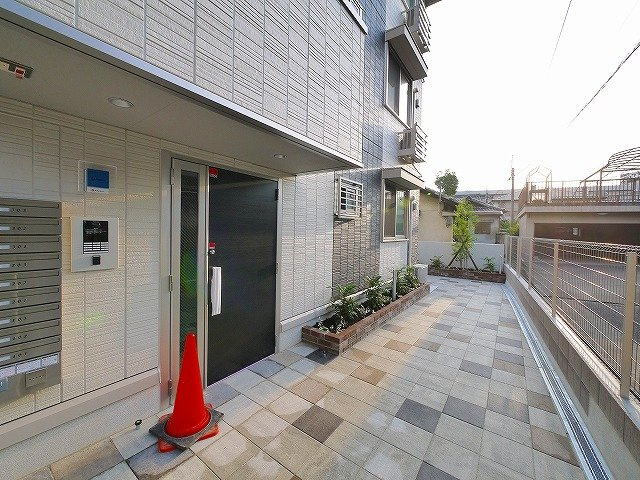 セゾン デ スリジェールのエントランス|落ち着いたエントランスです