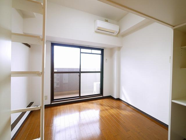 シティパレス西大寺北町Ｐ１の洋室