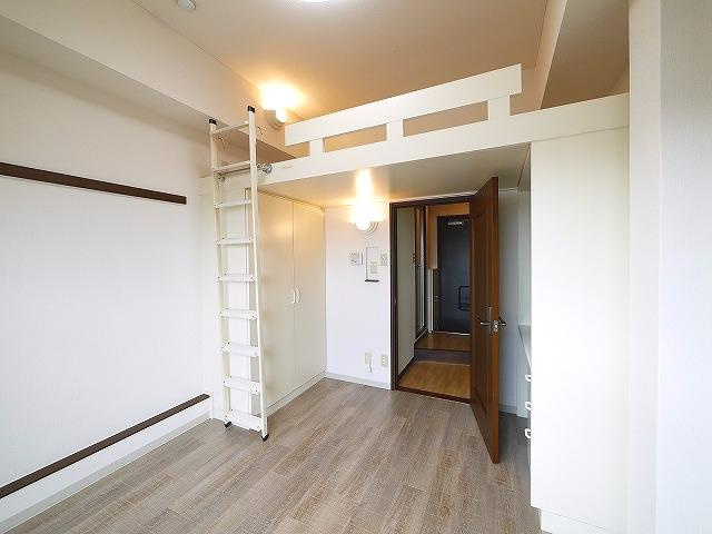 シティパレス西大寺北町Ｐ１の洋室|個人の部屋や寝室として使える洋室です