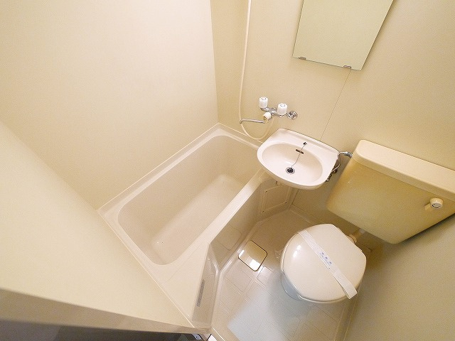 シティパレス西大寺北町Ｐ１の浴室|コンパクトで使いやすいお風呂です