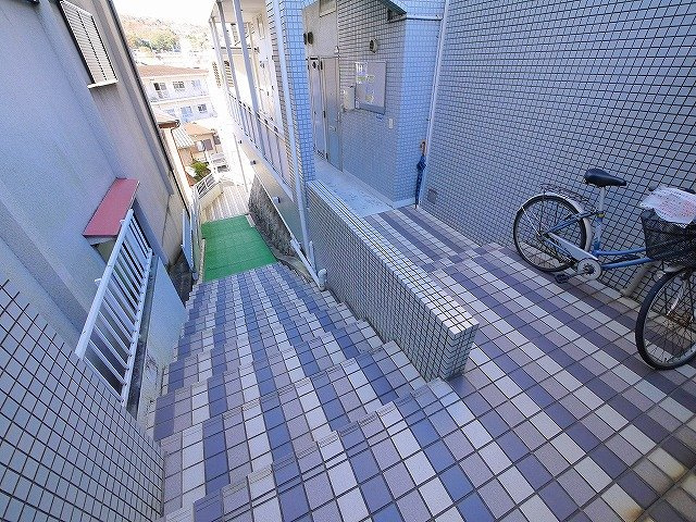 シティパレス生駒東松ヶ丘Ｐ２のその他共用部分|通路