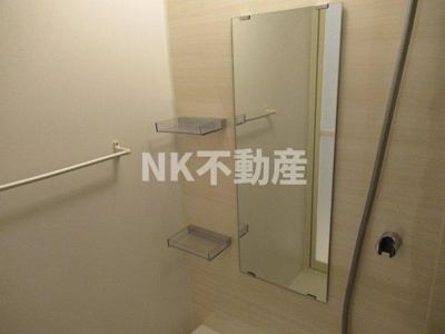 【浴室】 | グランドゥーエ永和駅前(河内永和賃貸） | お風呂に鏡があります