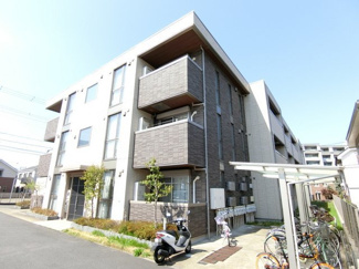 【外観】 | 東横線「綱島」駅・「大倉山」駅まで徒歩圏内の3階建てマンションです♪2駅利用可能で通勤通学・お買物にも便利な立地です☆