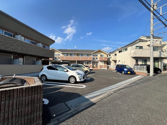 ルシェリアⅠの駐車場