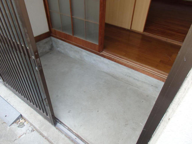 【玄関】 | 筒井町３丁目戸建 | 広い玄関多様に使用できるスペースです