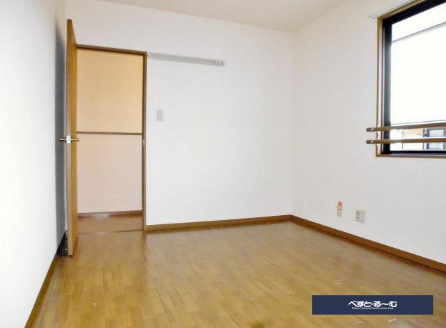 エステリーオA棟の洋室|6帖洋室　バルコニーなし側の部屋