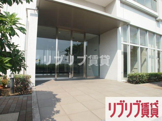 エコロジー千葉みなとレジデンスＡ棟のエントランス