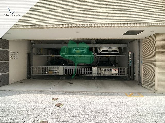 アレクサスイルビアンコの駐車場
